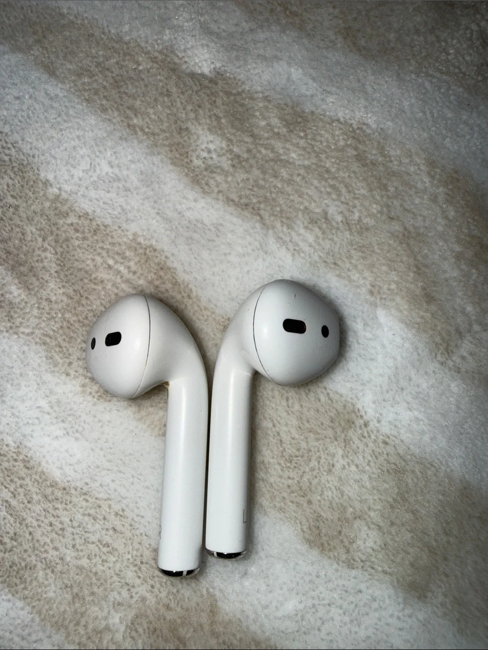 Apple 2nd generation AirPods with Charging case